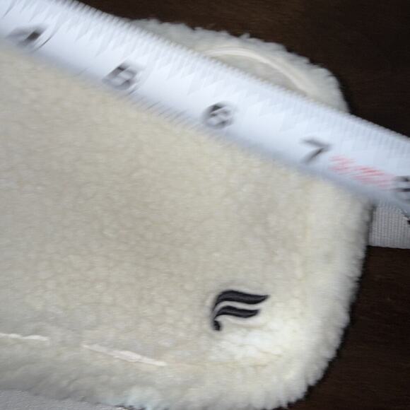 Fabletics Body Crossover Bag Unisex Textured Fleece - Picture 7 of 8